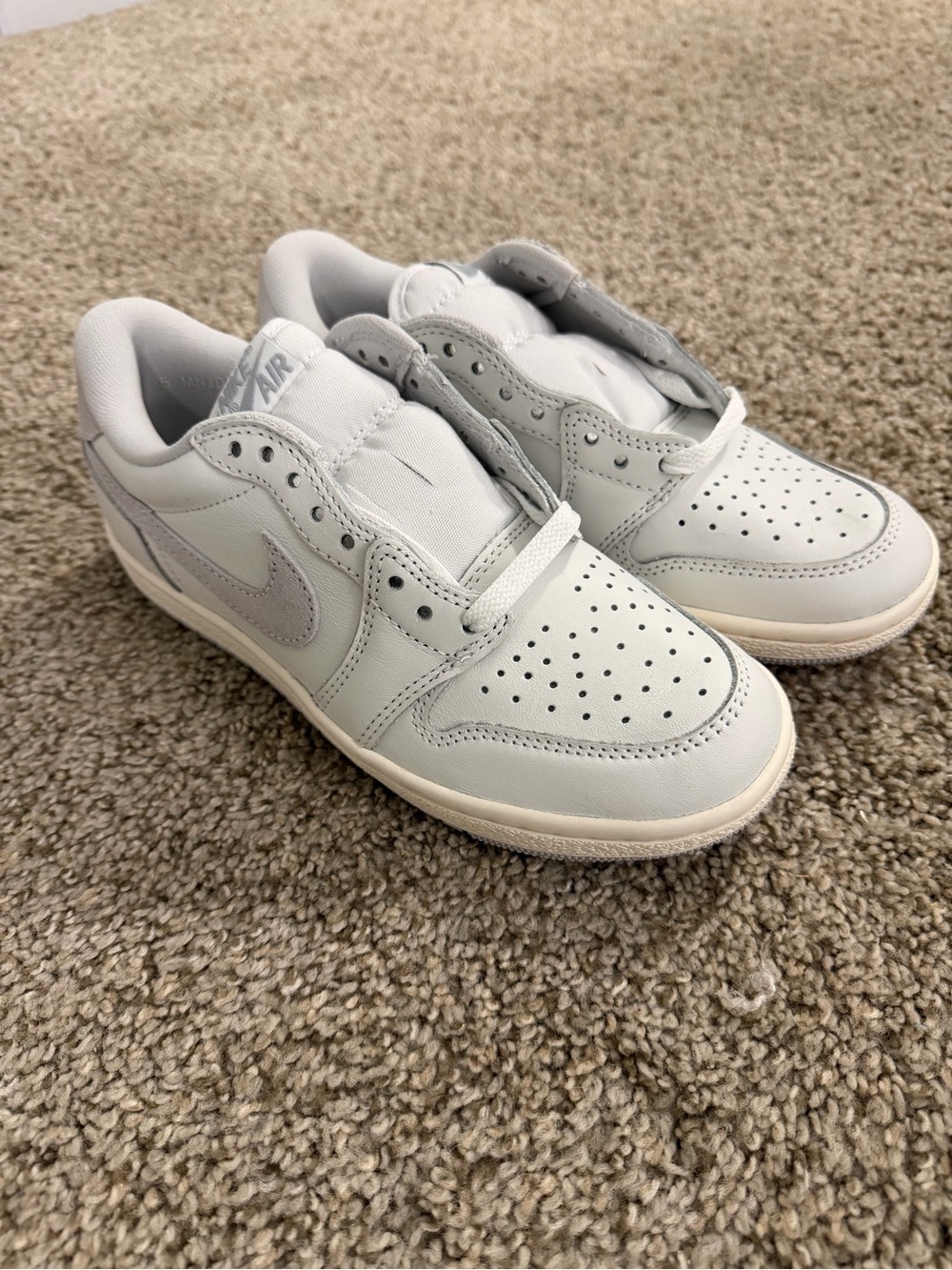 Nike Low-Top Sneakers in Light Gray and White - Never Been Worn